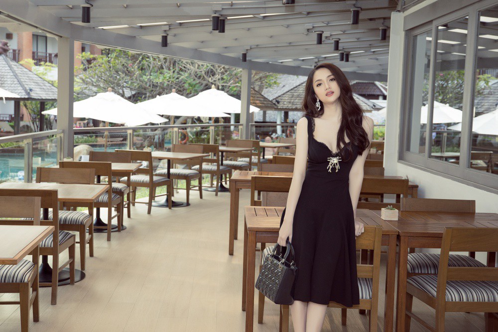 Vừa có mặt tham dự Hoa hậu Chuyển giới Quốc tế, Hương Giang đã xuất hiện nổi bật trên báo Thái Vừa có mặt tham dự Hoa hậu Chuyển giới Quốc tế, Hương Giang đã xuất hiện nổi bật trên báo Thái